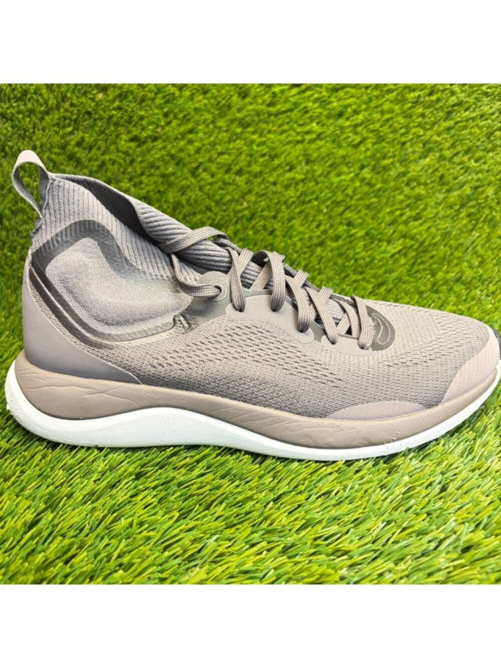 Lululemon Chargefeel 2 Mid Womens Size 9.5 Gray White Athletic Shoes Sneakers